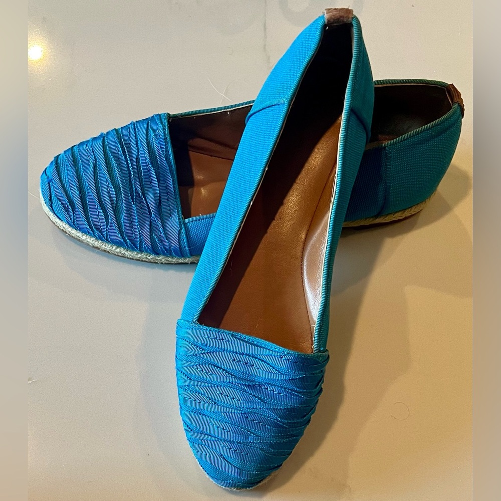 Tahari Caitlin Espadrille Flats in Bright Blue Size 8.5